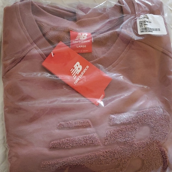 New Balance Women's Chenille Brushed Crew Top - Picture 3 of 5